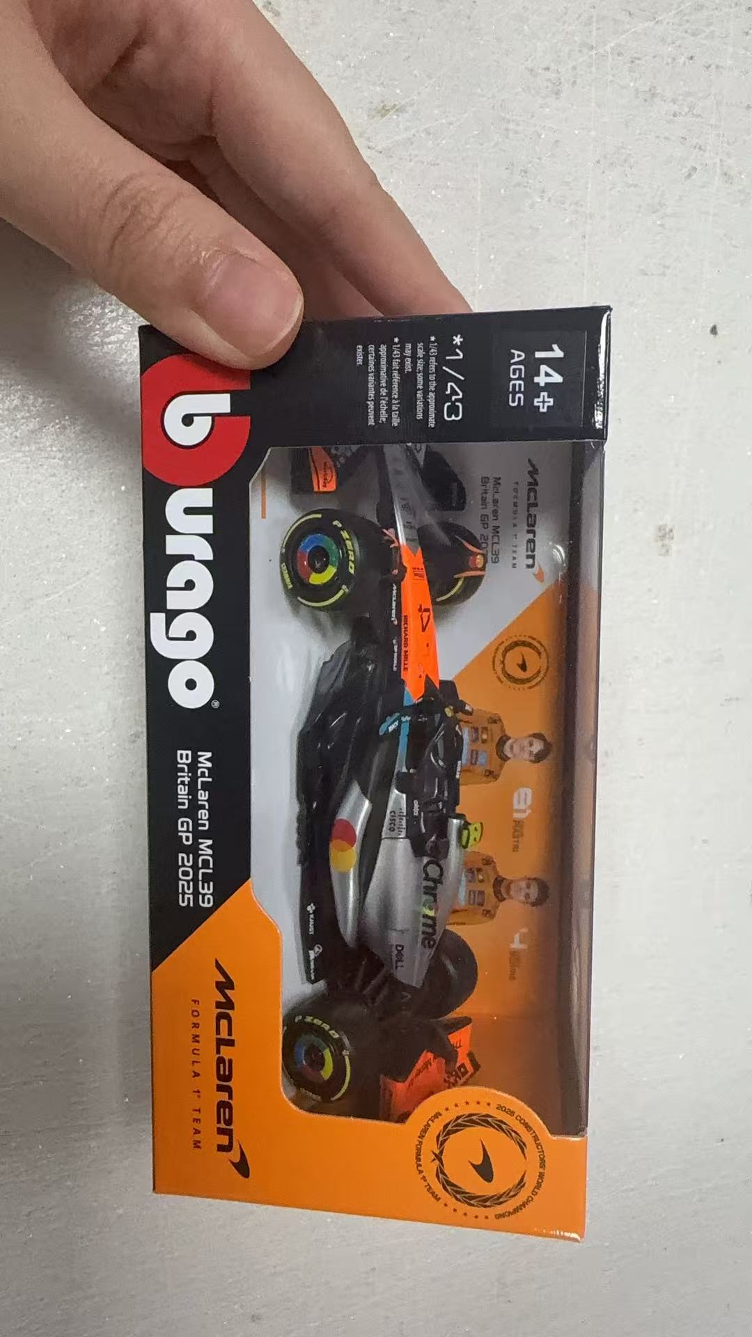 Bburago 1:43 F1 Ferrari SF25 M - đánh giá và giá Model Kit Italeri