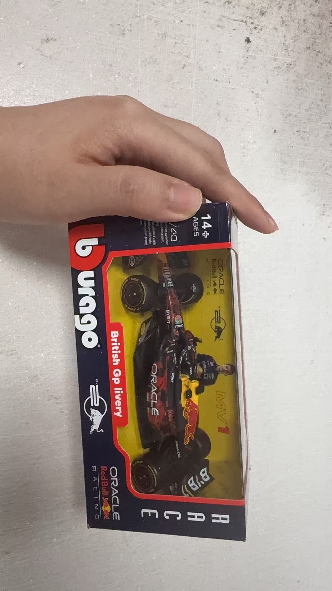 Bburago 1:43 F1 Ferrari SF25 M - đánh giá và giá Model Kit Italeri