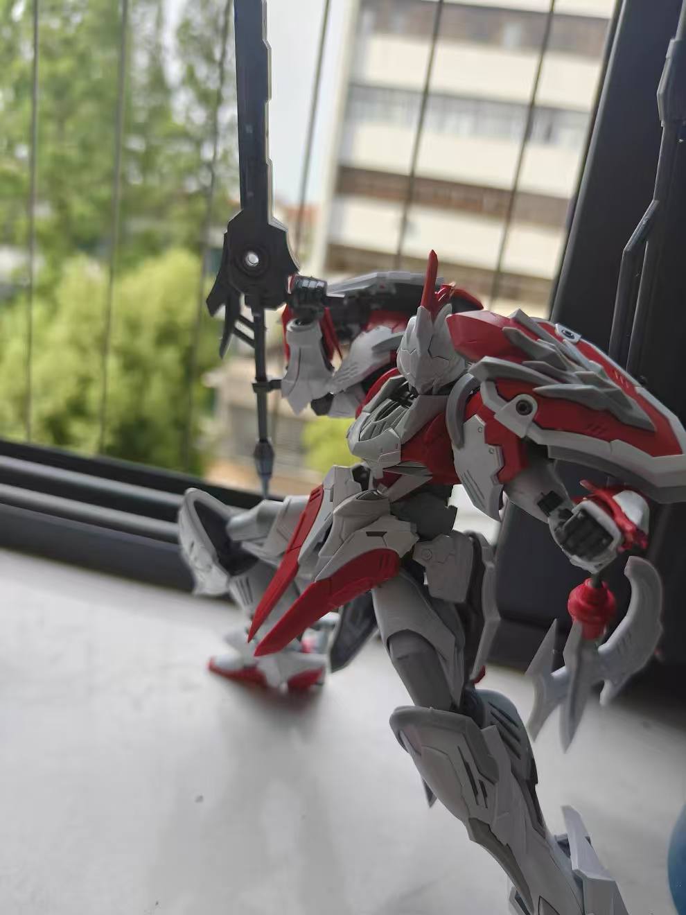 SNAA GREATSWORD TRISTAN Action - đánh giá và giá Model Kit Tristan
