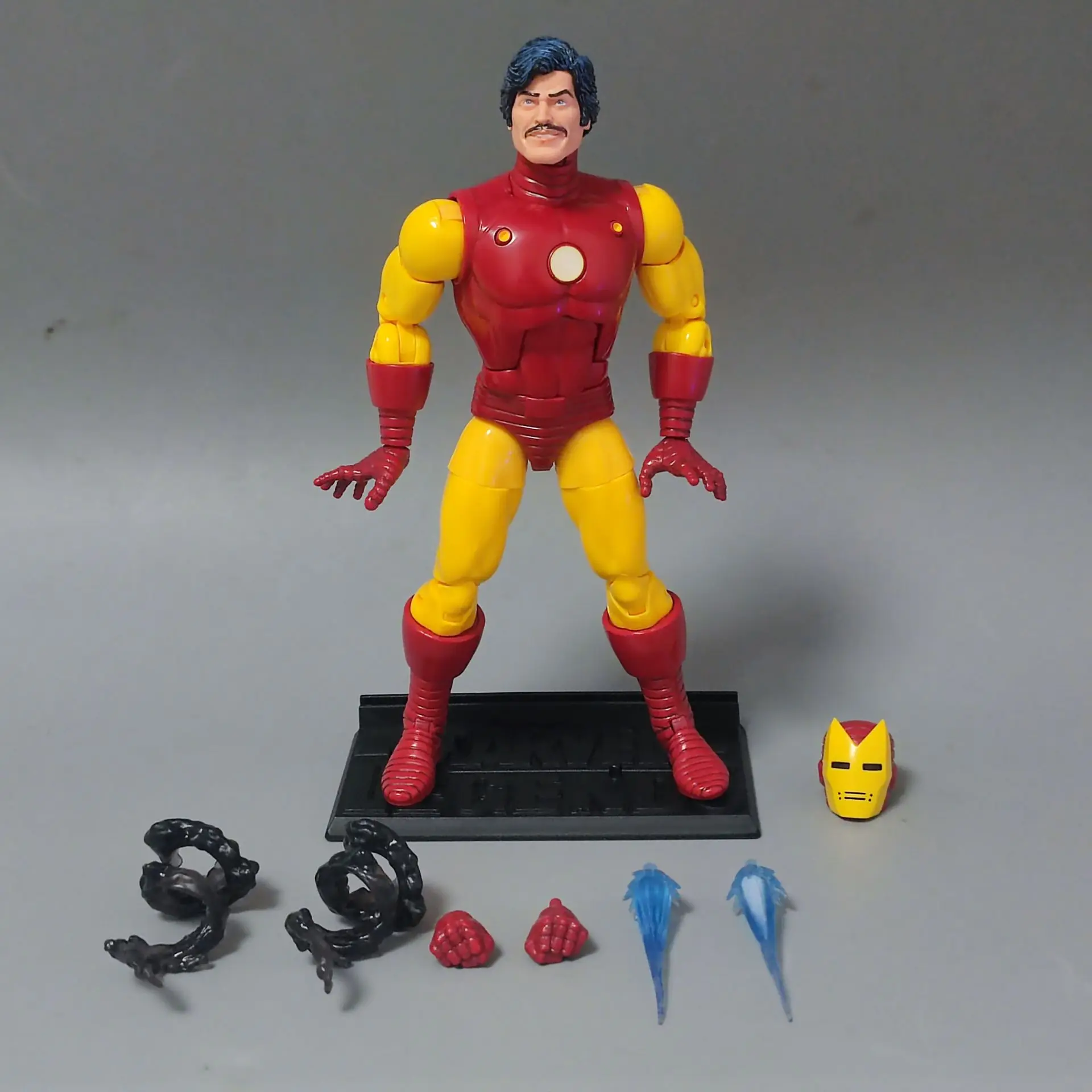 Marvel Legends 20th Anniversar - đánh giá và giá Model Kit Iron Man