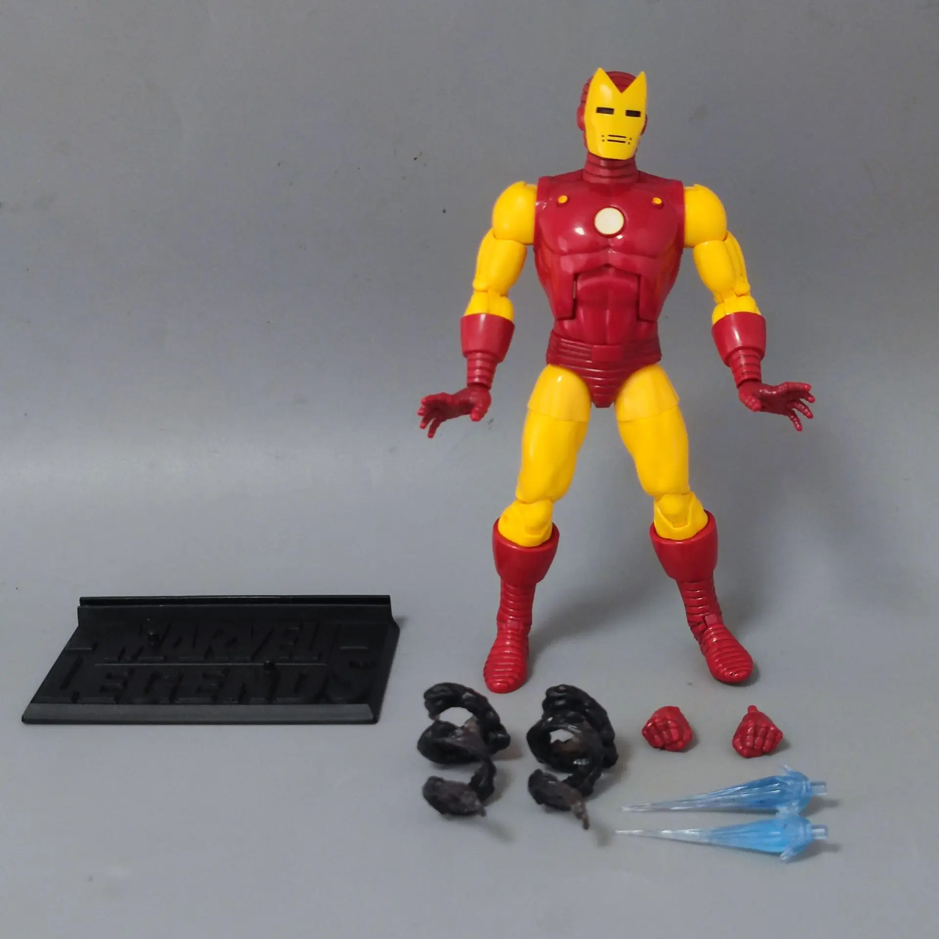 Marvel Legends 20th Anniversar - đánh giá và giá Model Kit Iron Man