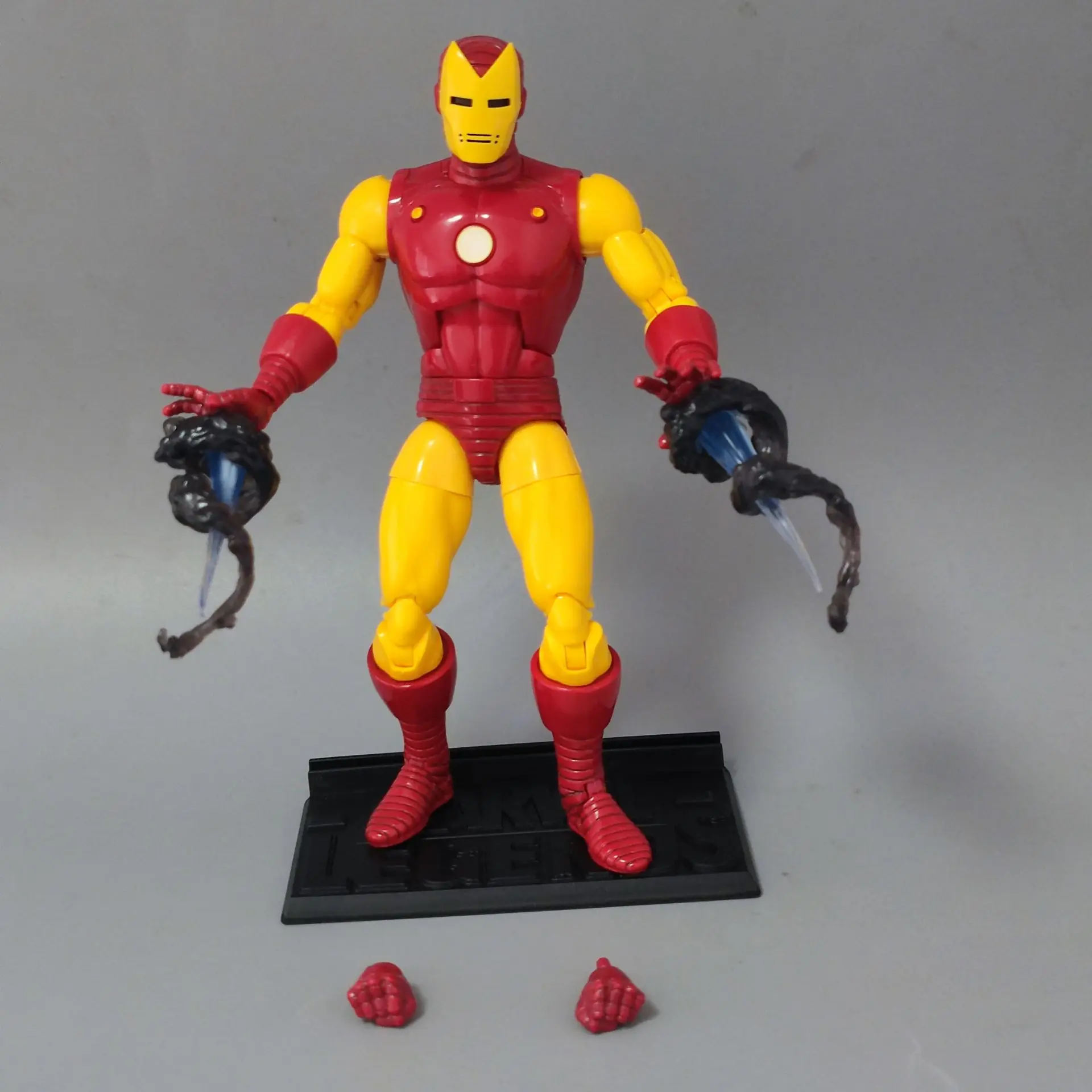 Marvel Legends 20th Anniversar - đánh giá và giá Model Kit Iron Man