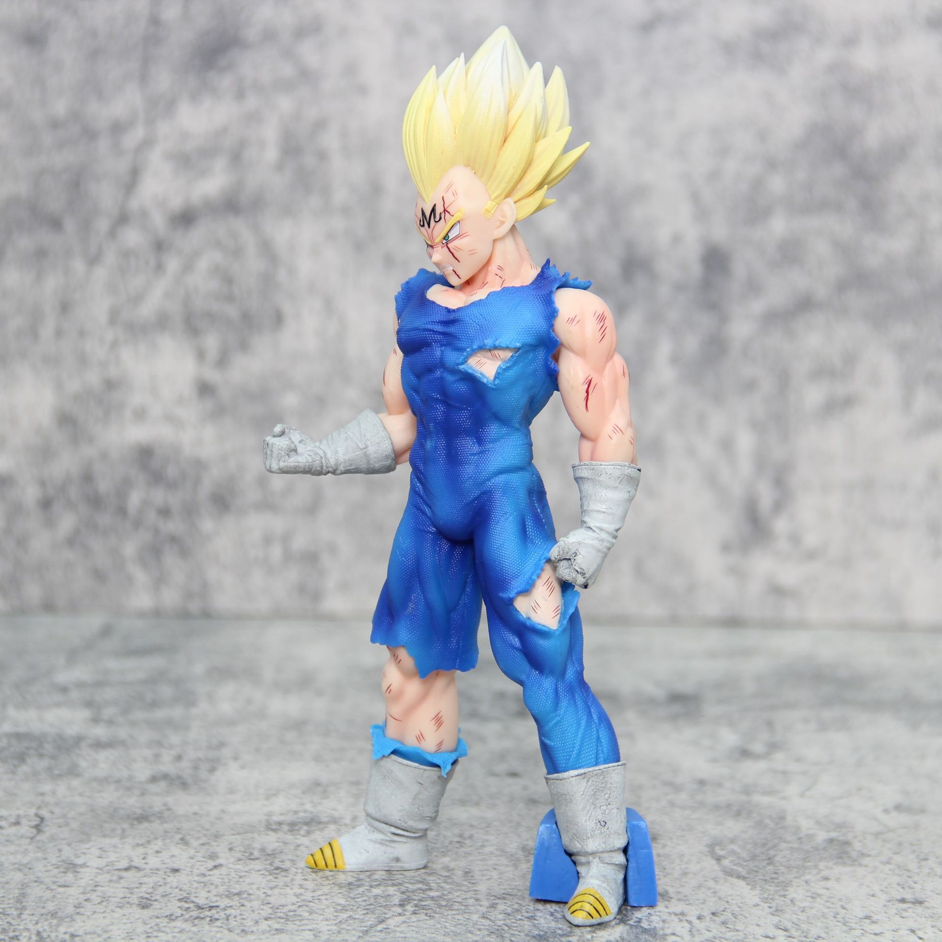 Dragon Ball Z Super Saiyan Pri - đánh giá và giá Model Kit Vegeta